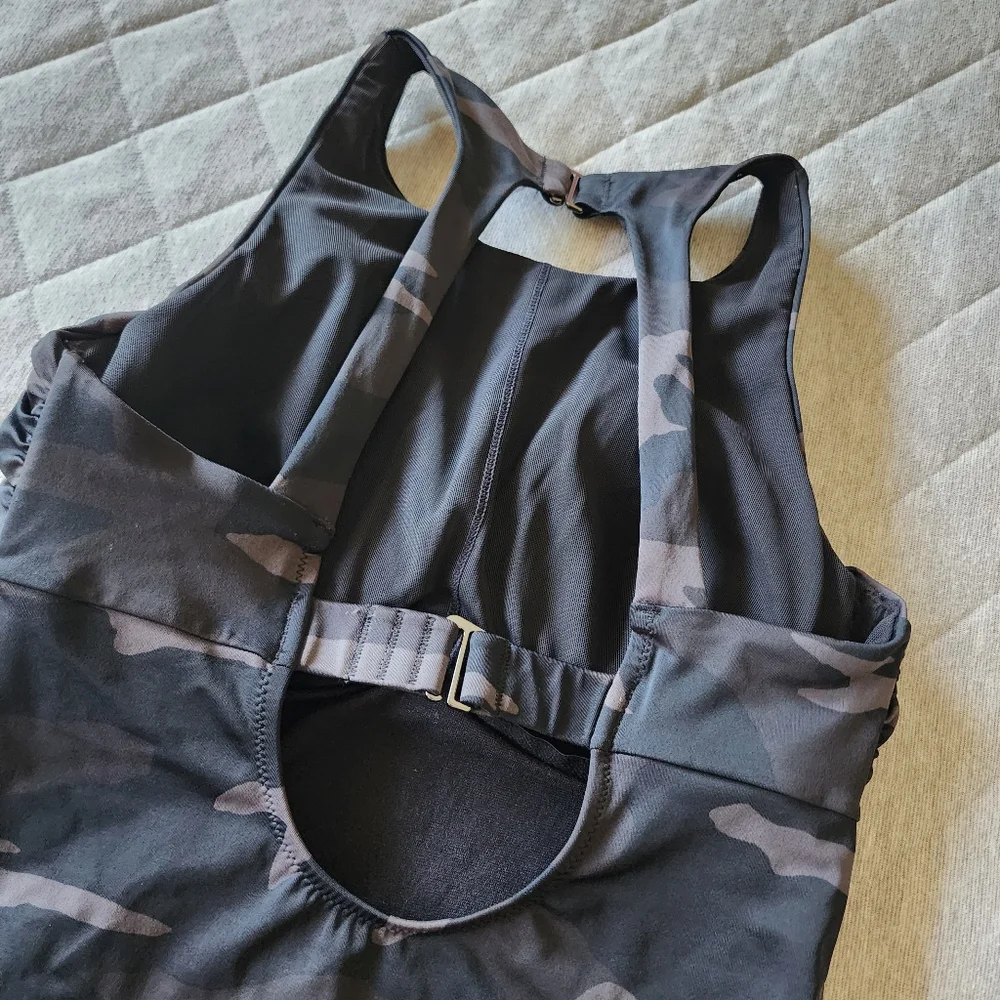 Athleta‎ Freestyle Camo Tankini Size 32 B/C